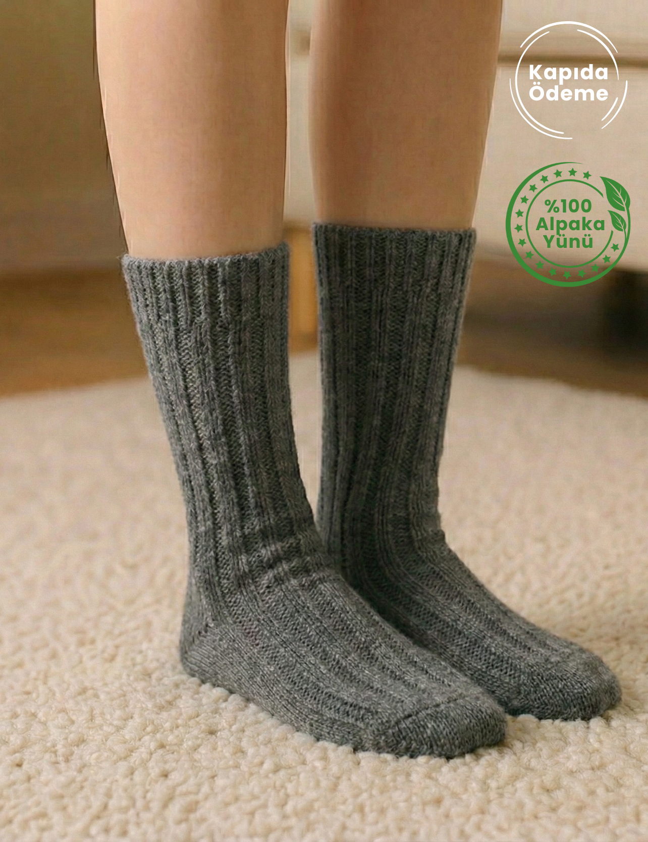 Kadın ayaklarında %100 alpaka yününden gri örgü çorap, kapıda ödeme seçeneği ile